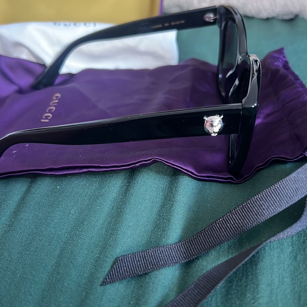 Gucci Glossy Black Oversized Cat Eye Sunglasses - Picture 5 of 7